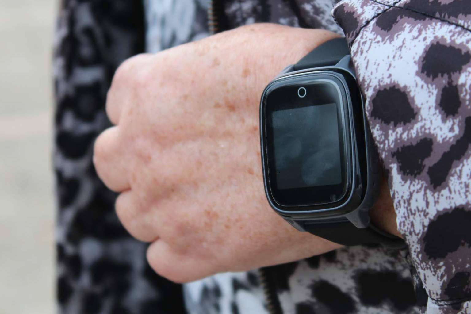 SaveFamily apuesta por la inclusión digital con su reloj inteligente para personas mayores