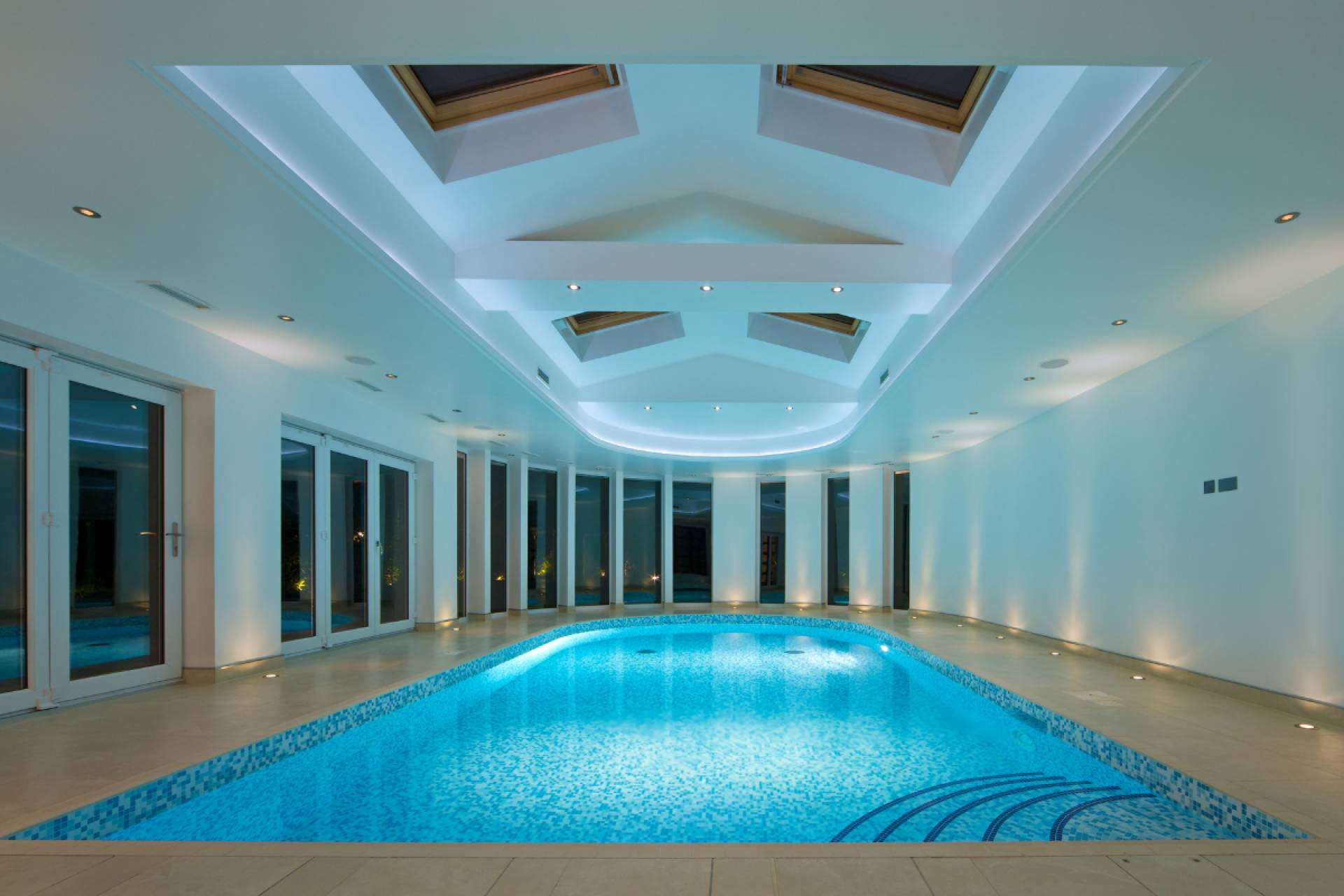 Warmpool refuerza su catálogo de iluminación para piscinas y zonas wellness