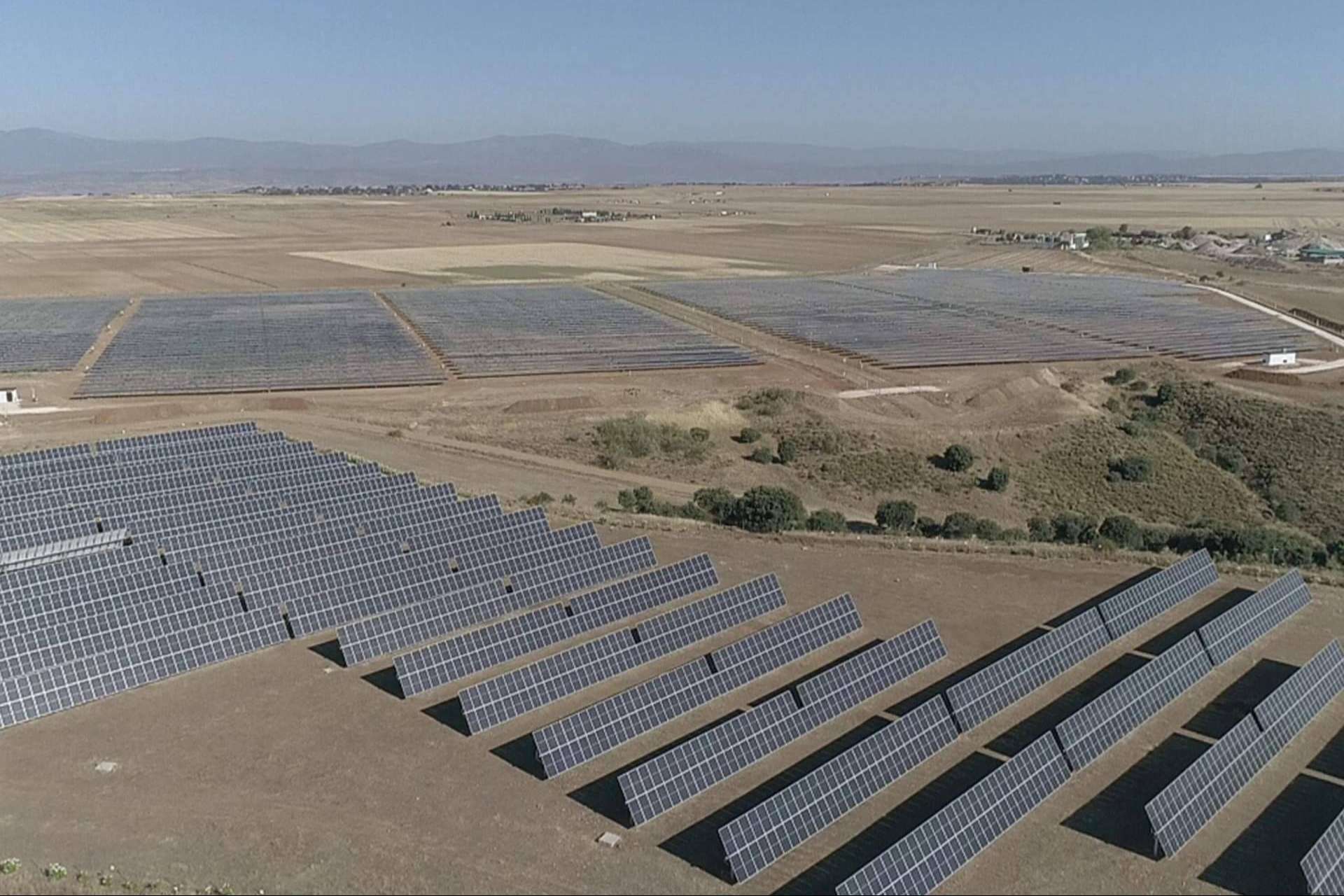 Capital Dynamics logra 110 millones para levantar tres plantas fotovoltaicas en Aragón