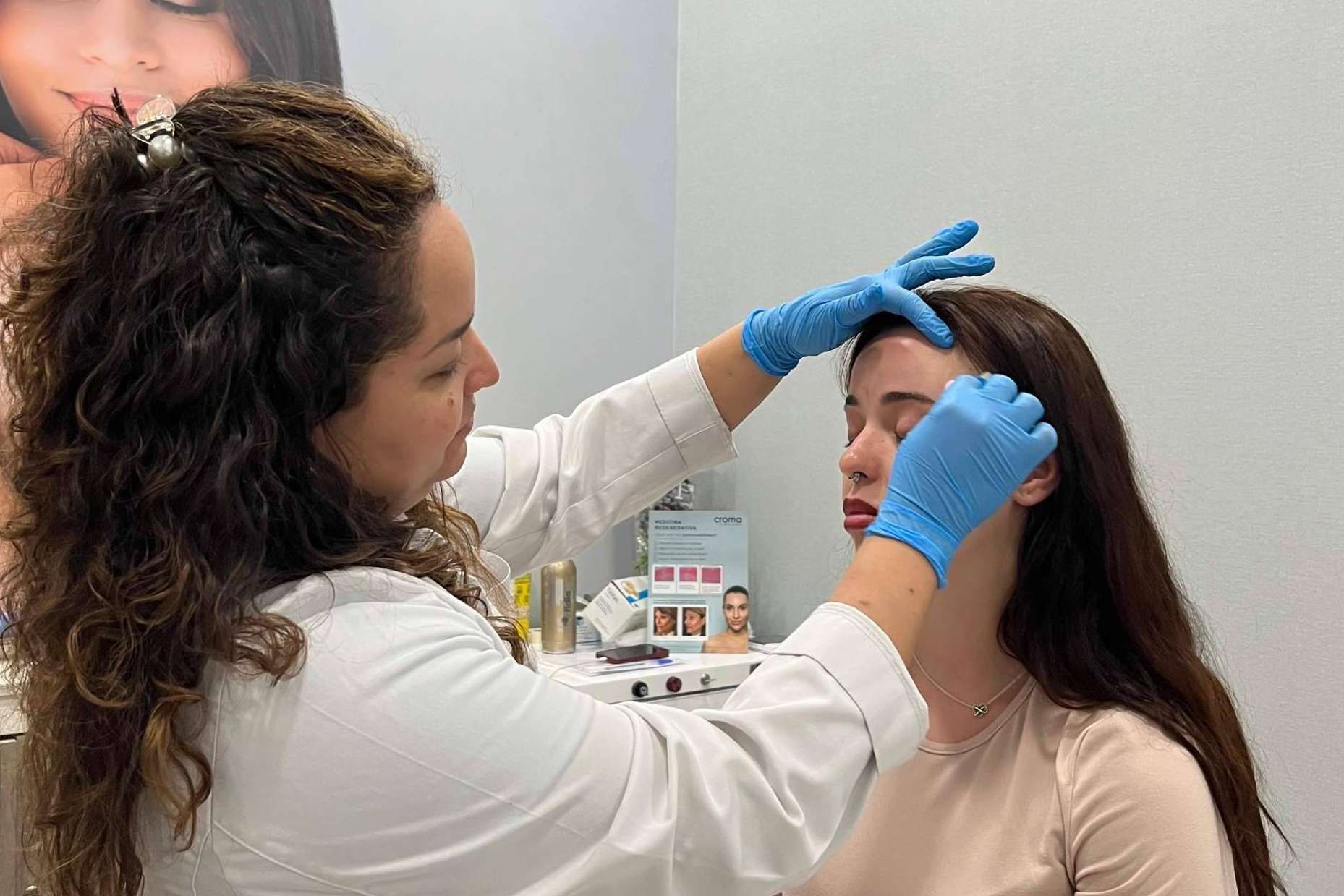 360Clinics aplica tratamientos estéticos personalizados con neuromoduladores para revitalizar la piel