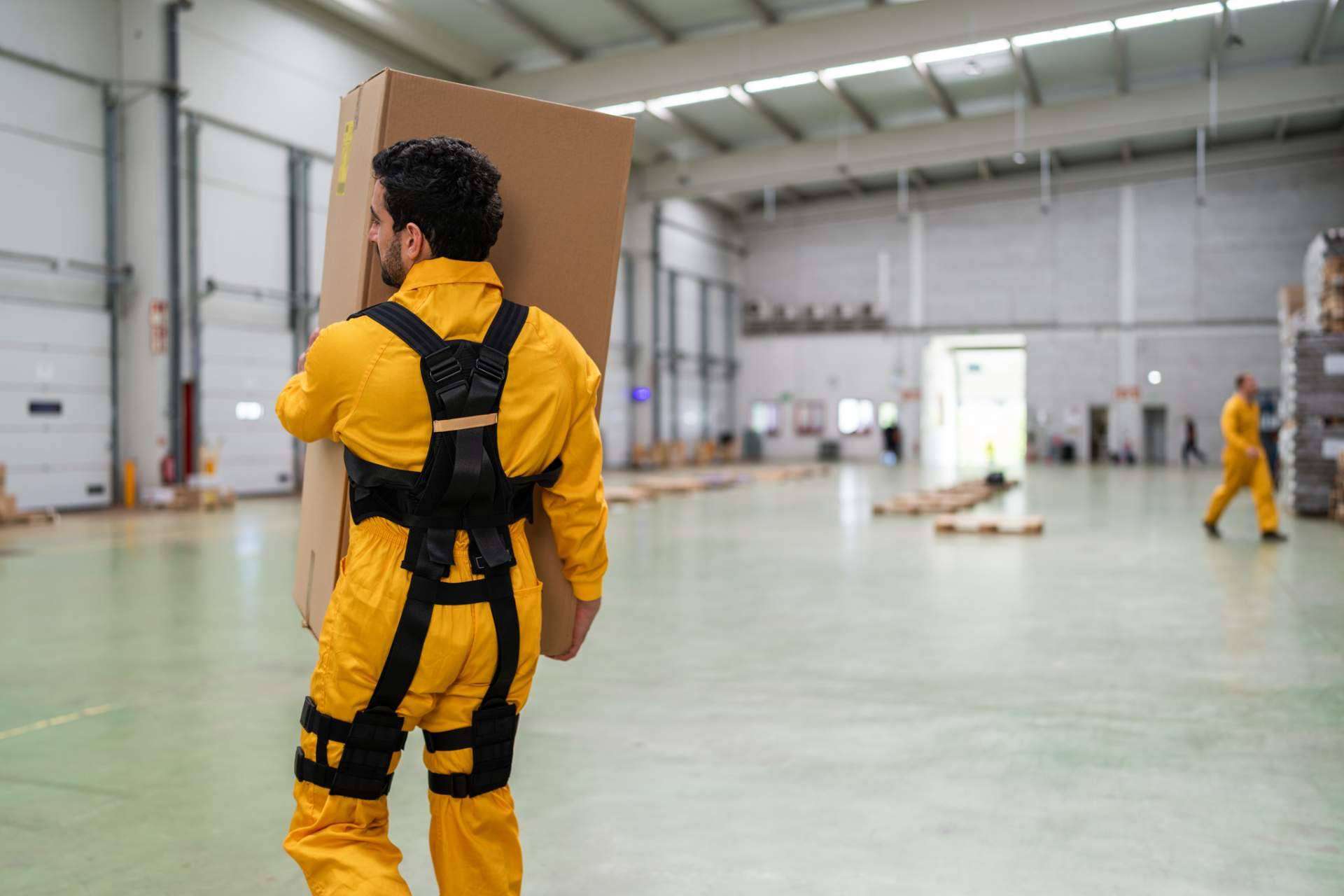 Los exoesqueletos revolucionan la prevención laboral y mejoran el retorno de la inversión en la industria