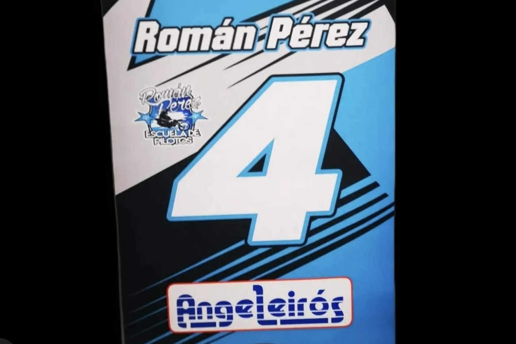 ADHESIVOSEMBARRADOS incorpora alfombras de moto personalizadas 100%