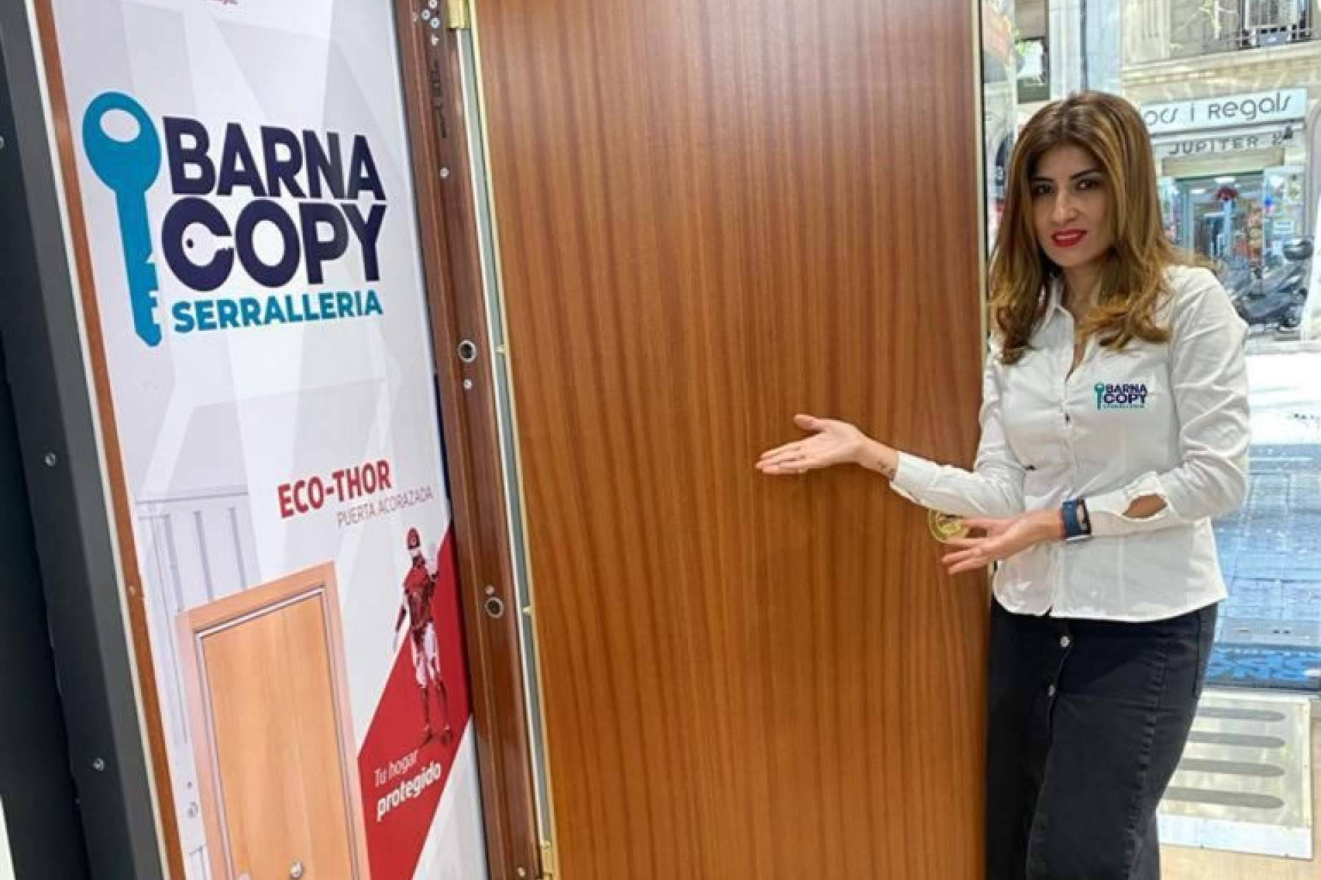 Barnacopy refuerza la protección en Barcelona con puertas acorazadas Cabma de alta gama