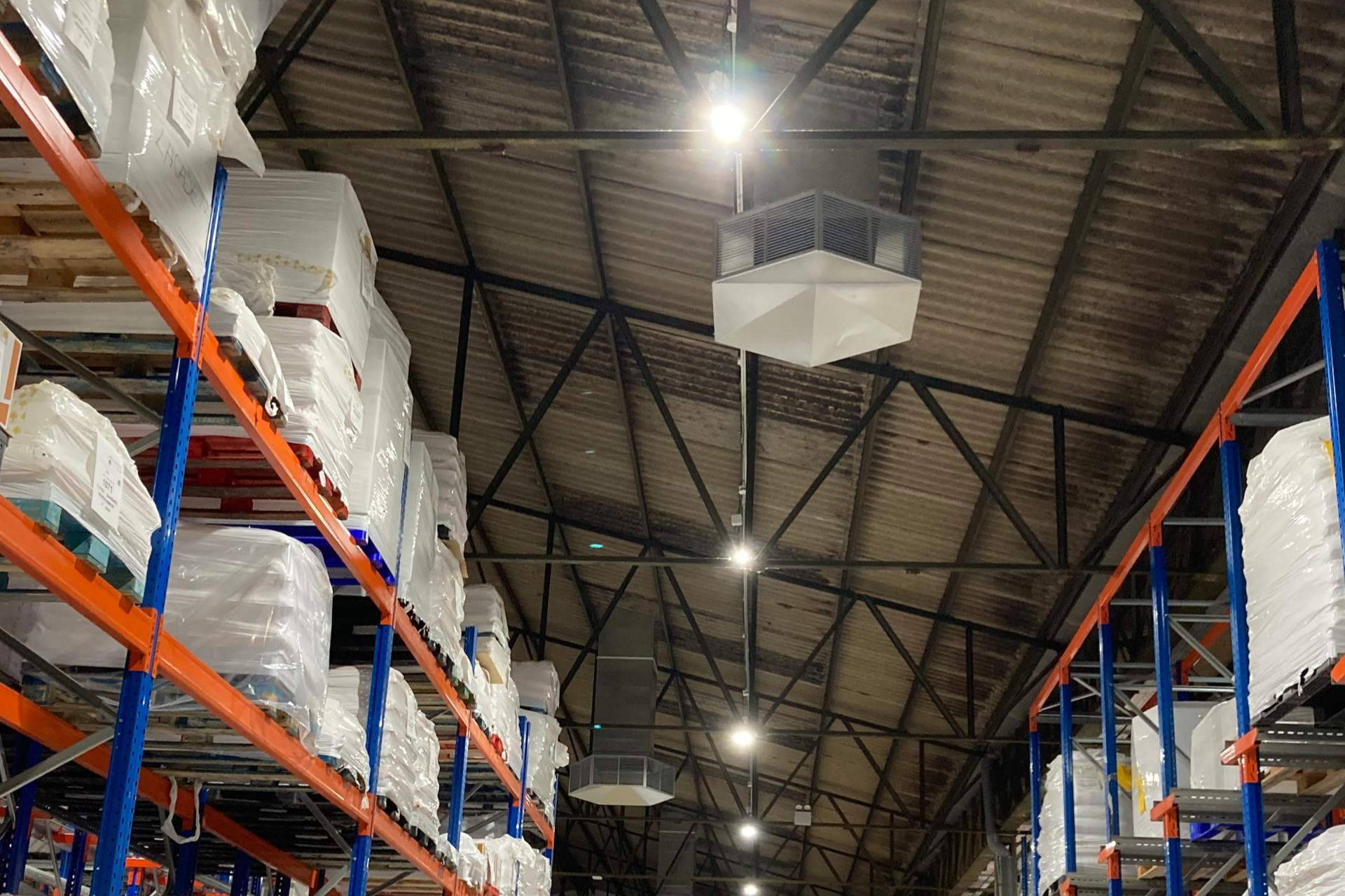 Cómo la climatización industrial evaporativa reduce el estrés térmico en el trabajo