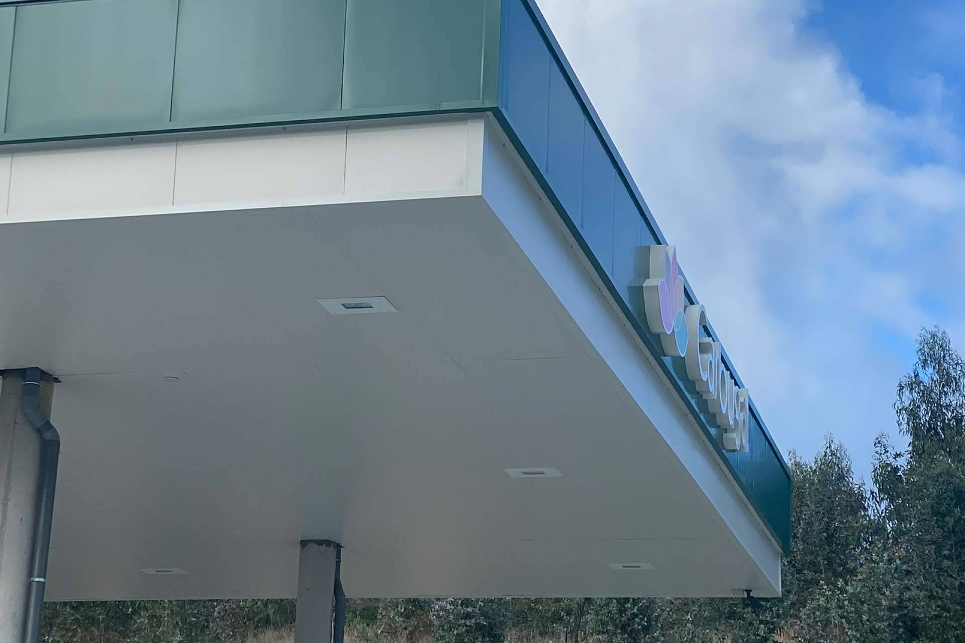 Estructuras metálicas para gasolineras; Instalaciones RPM ofrece diseño, fabricación y montaje