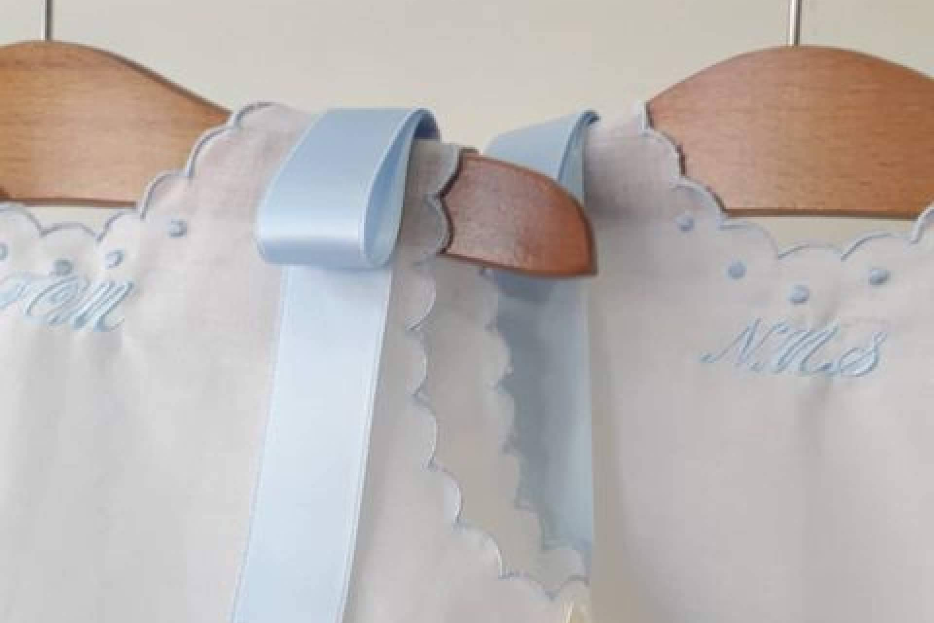 Carmen U. Varona viste los primeros pasos del bebé con diseño propio y tradición