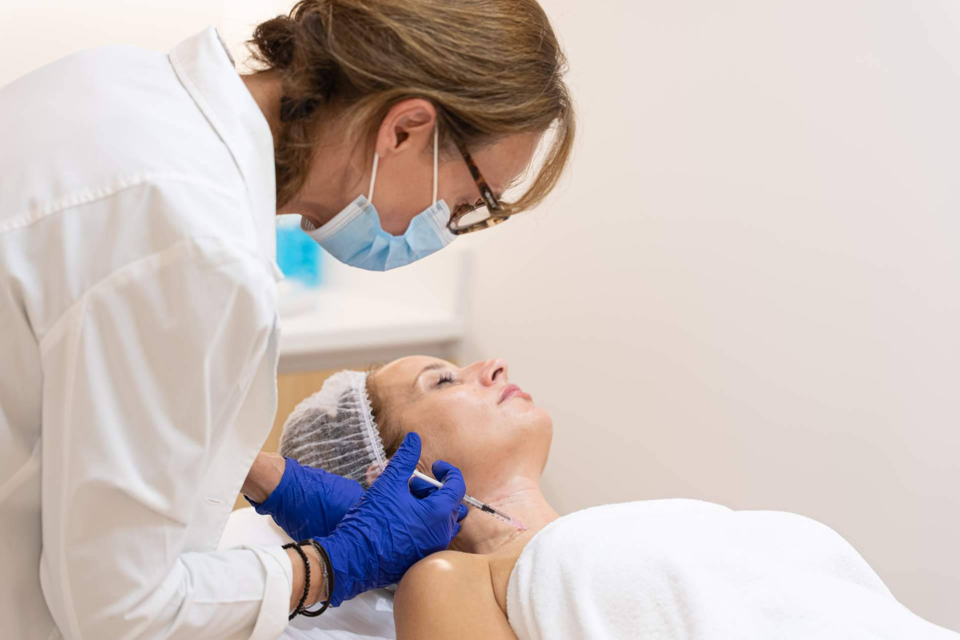 Flacidez facial; alternativas sin cirugía para restaurar la estructura del rostro y cuello