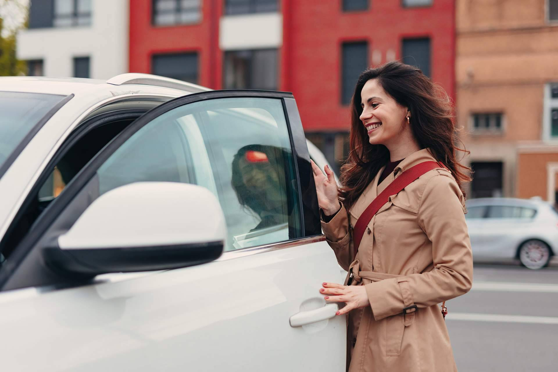 Cobertura, servicios y precio, claves de la estrategia de Línea Directa como aseguradora de coche eficiente