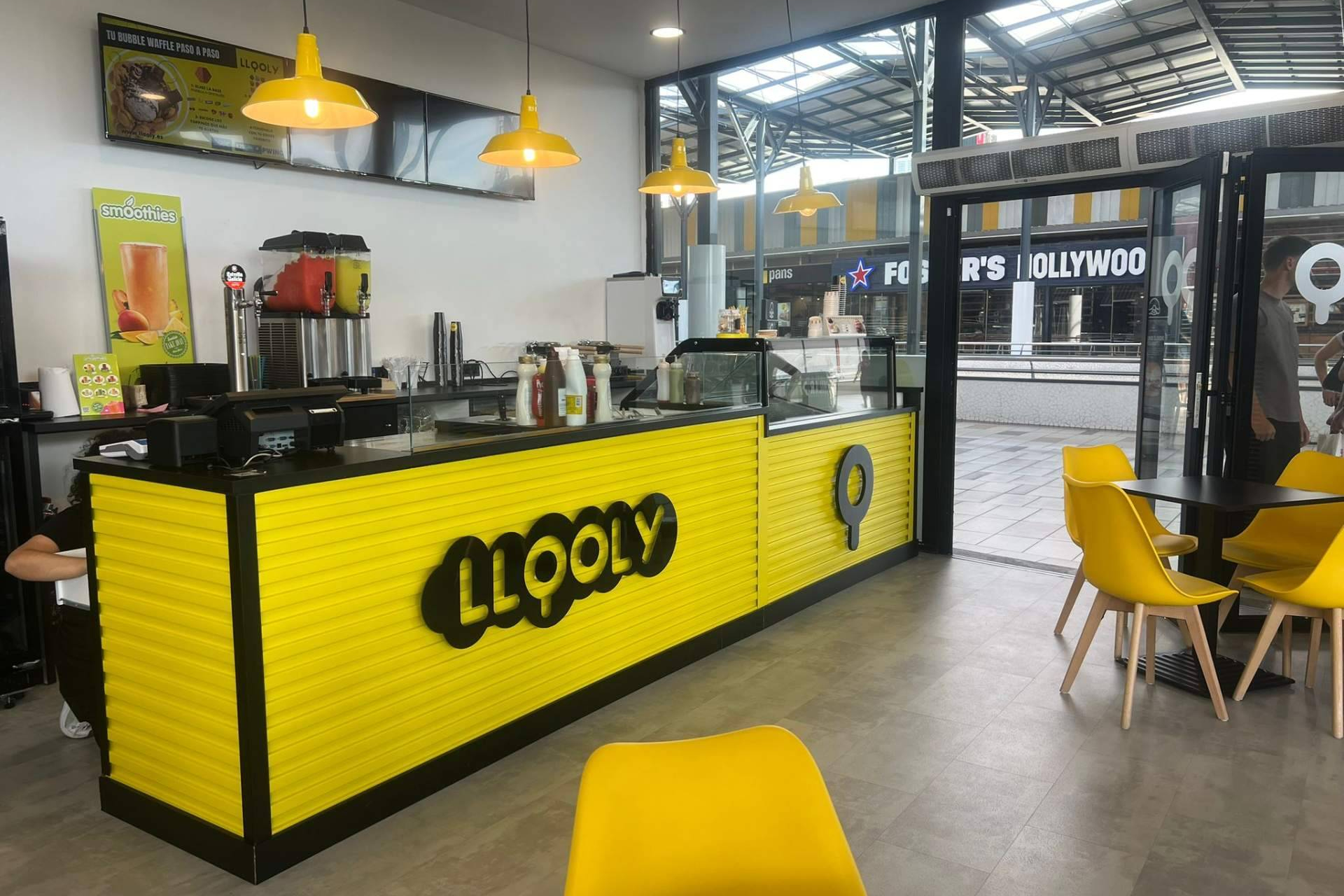 LLOOLY lanza una franquicia en España para ofrecer bubble waffles, ice rolls y tacos helados con toppings personalizados