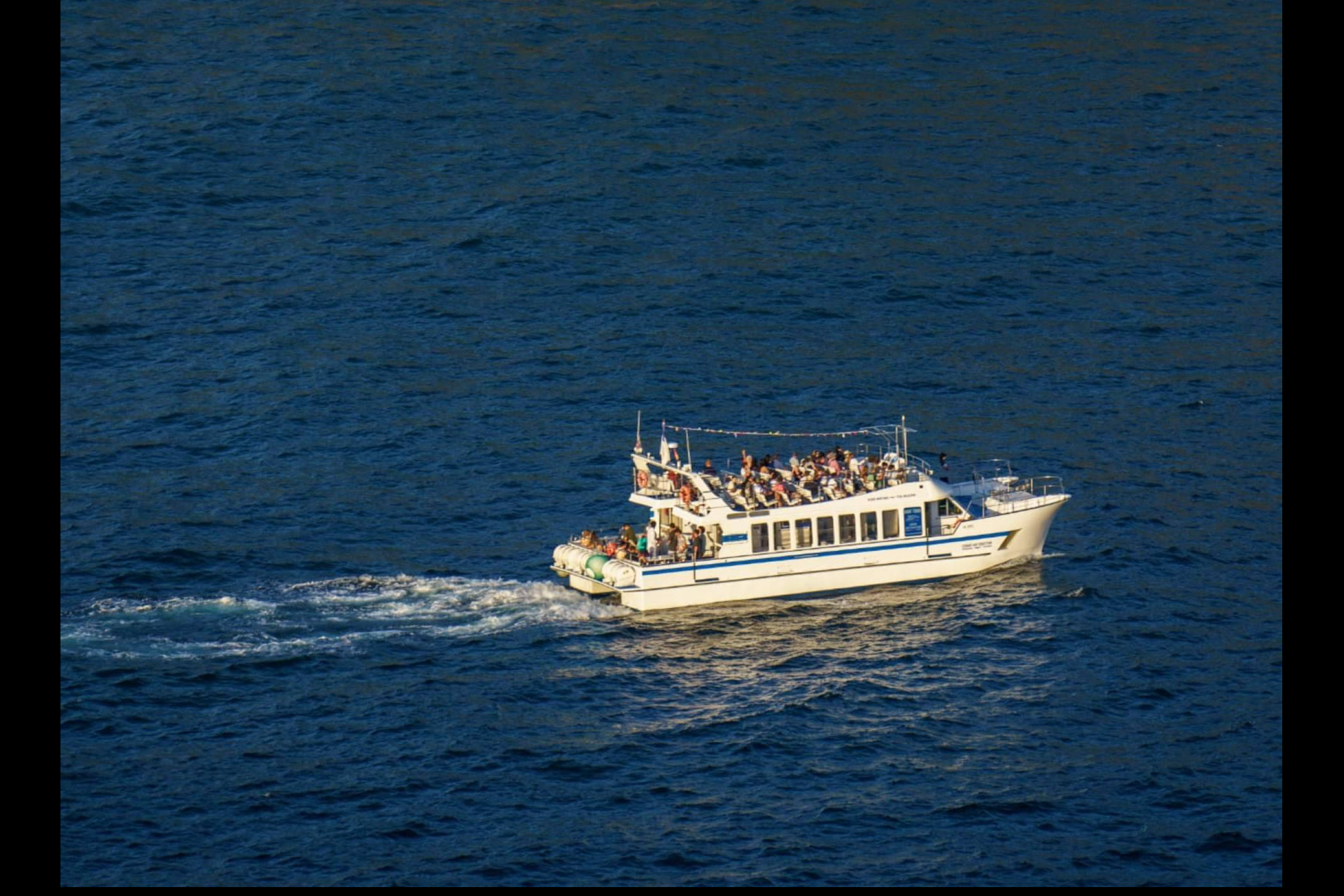 Navegación eléctrica real y 0 emisiones, así es la hibridación funcional del catamarán de San Sebastián